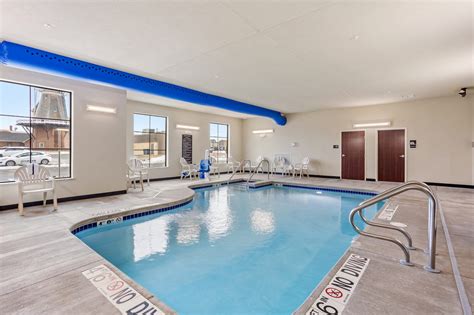 Little chute hotel - WiFi and parking are free, and this hotel also features 2 indoor pools. ... 130 Patriot Dr, Little Chute, WI, 54140. Culver's 3 min walk; Taco Bell 4 min walk ... 